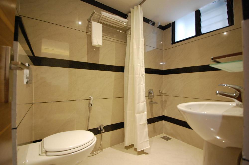 Business Queen Room