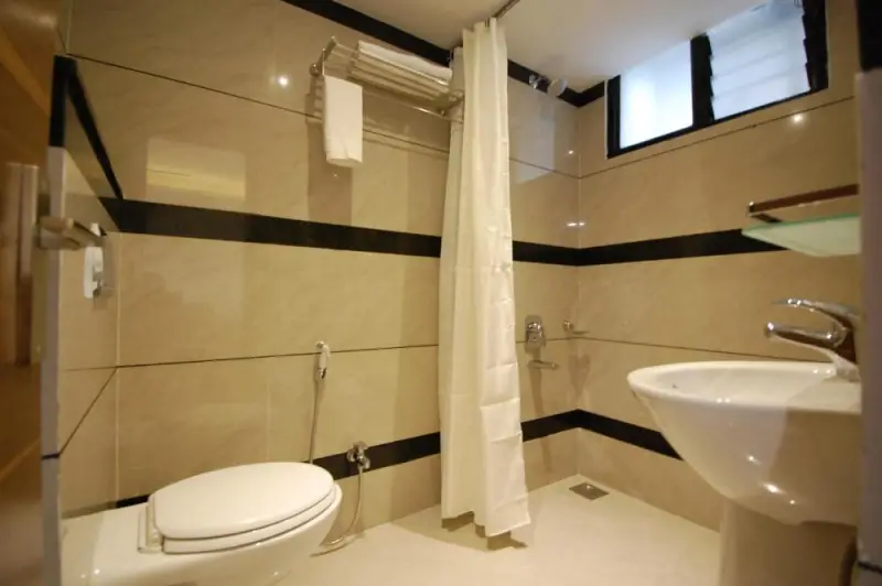 Business Queen Room